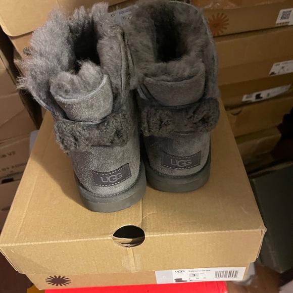 Gray Ugg Boots with bow on back - Picture 2 of 2